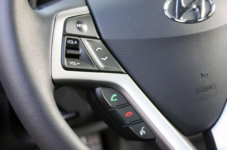  Hyundai Veloster 2011 года  (фото 80 из 184)